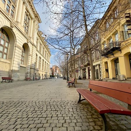 Old Town Jacuzzi Studio Бухарест Экстерьер фото