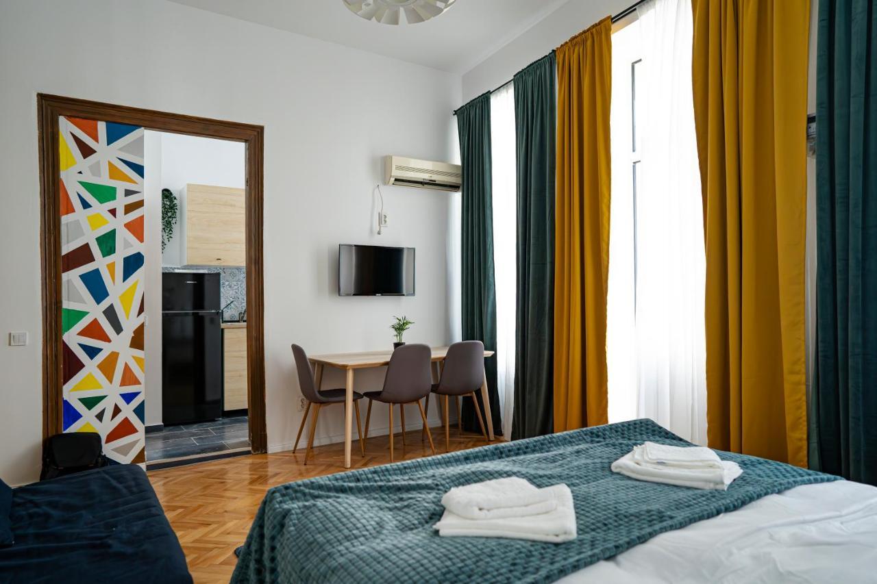 Old Town Jacuzzi Studio Бухарест Экстерьер фото