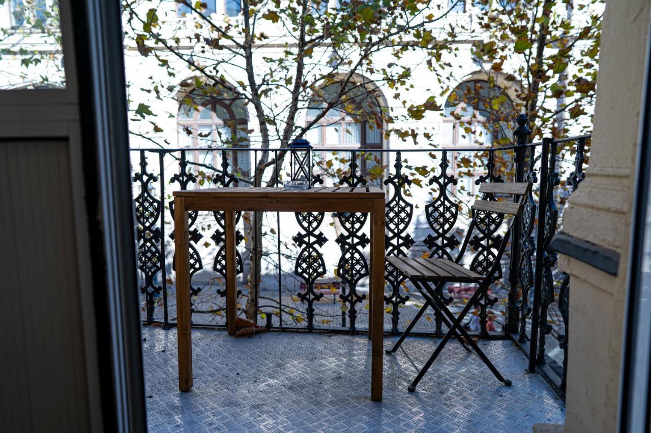 Old Town Jacuzzi Studio Бухарест Экстерьер фото